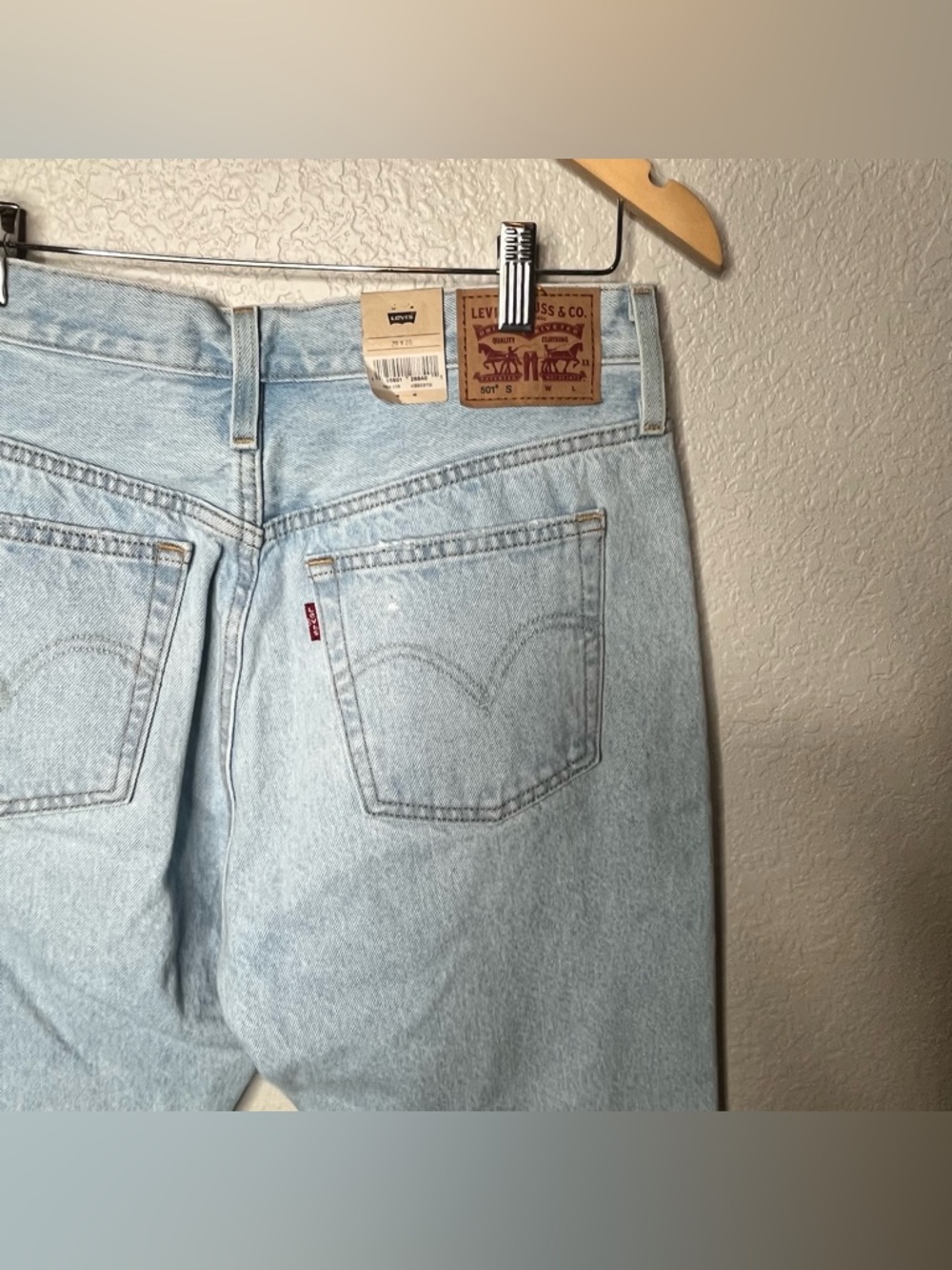 NEW Levi’s 501 Original Fit Light Wash Jeans 29x28 Distressed Straight Leg NWT - Picture 4 of 11